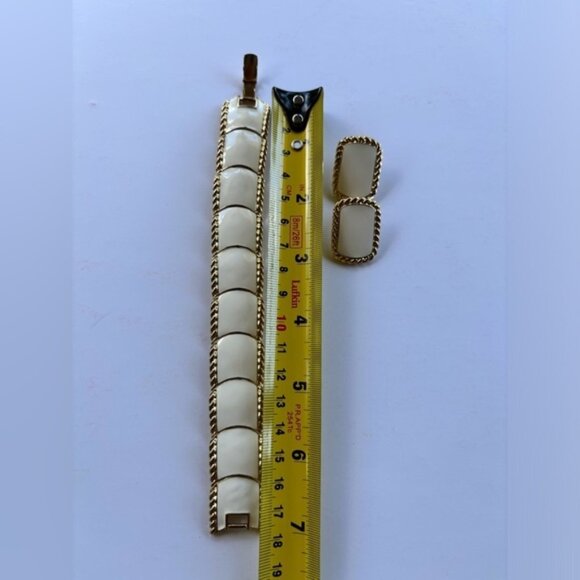 Vintage Butler cream enamel bracelet and earring set - Picture 10 of 10